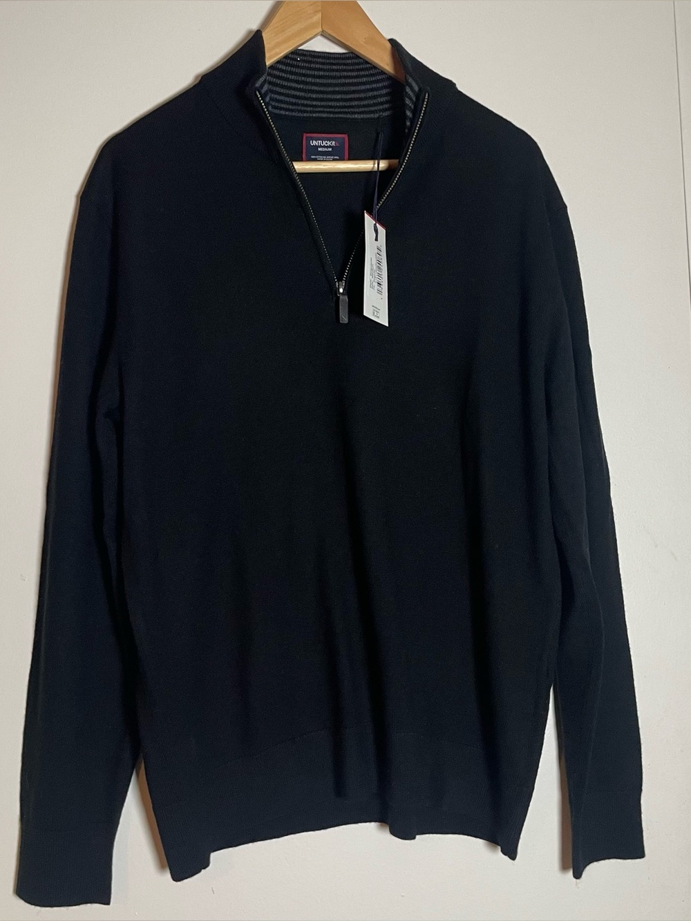 UNTUCKit Belguardo Black
Extrafine Merino Wool 1/4 Zip
Mock Neck Sweater M